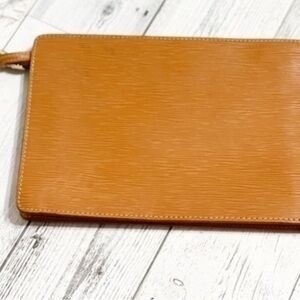 Louis Vuitton Tan Epi Leather Pochette Homme
Envelope Clutch